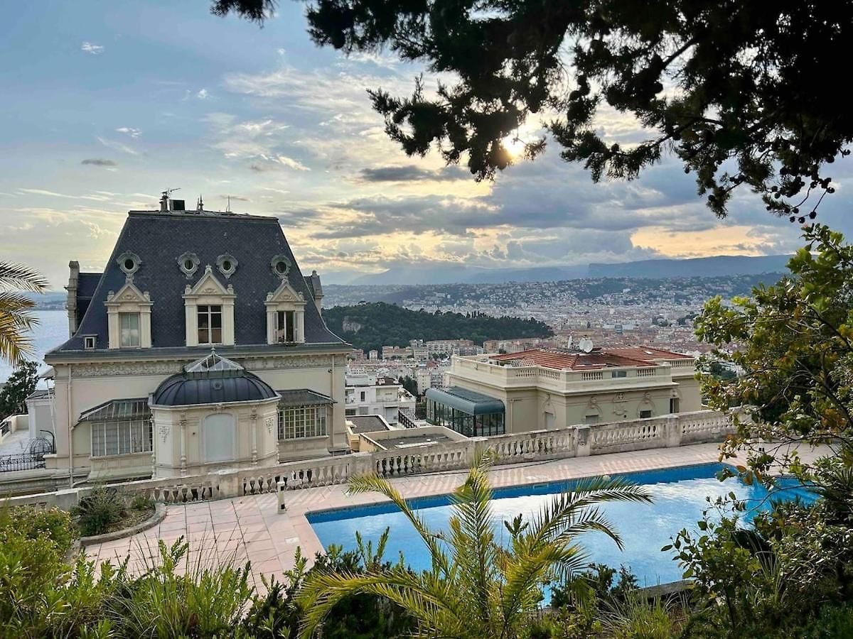 Appartement With Large Terrace & Sea View Over Nice