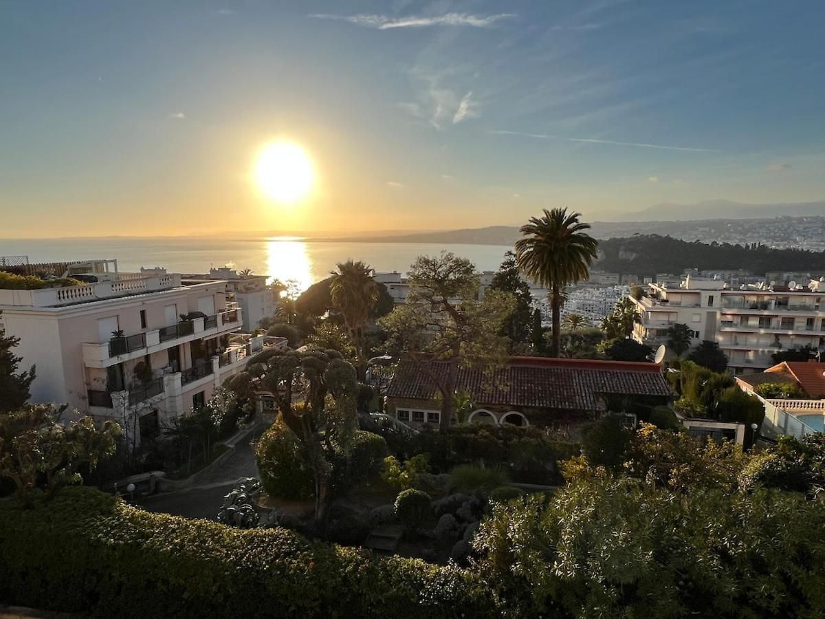 Appartement With Large Terrace & Sea View Over Nice