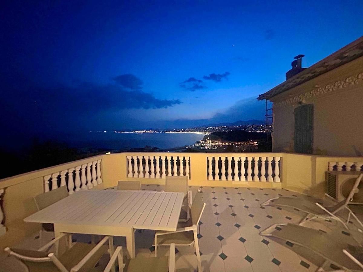 With Large Terrace & Sea View Over Appartement Nice