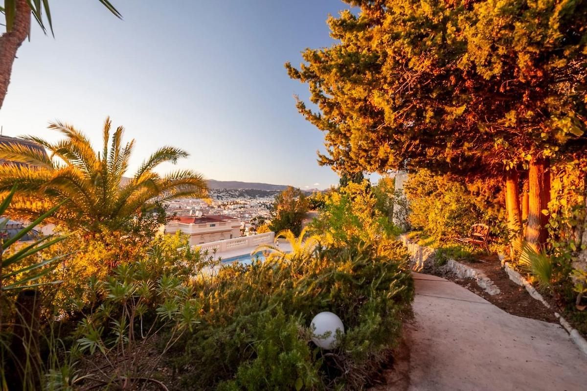 Appartement With Large Terrace & Sea View Over
