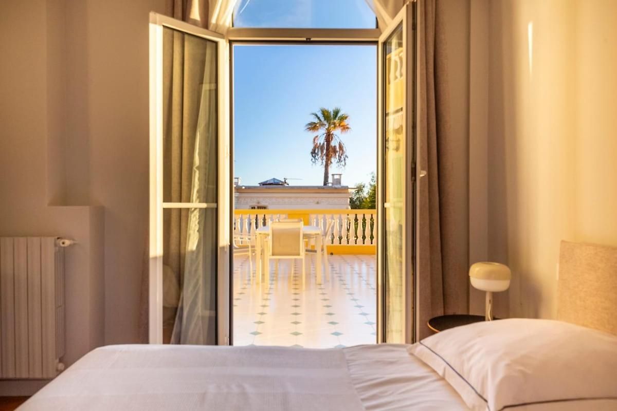 With Large Terrace & Sea View Over Appartement Nice