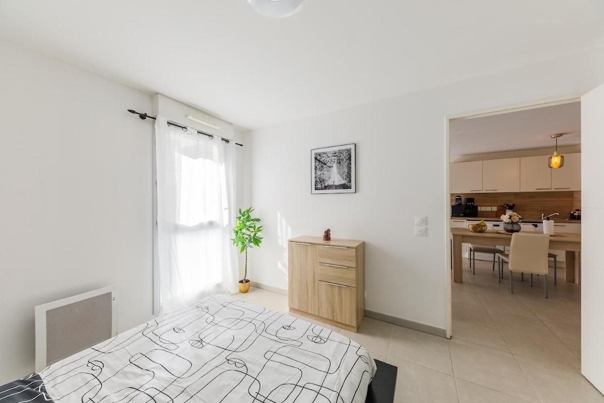 Lumineux T2 Avec Balcon, Netflix à