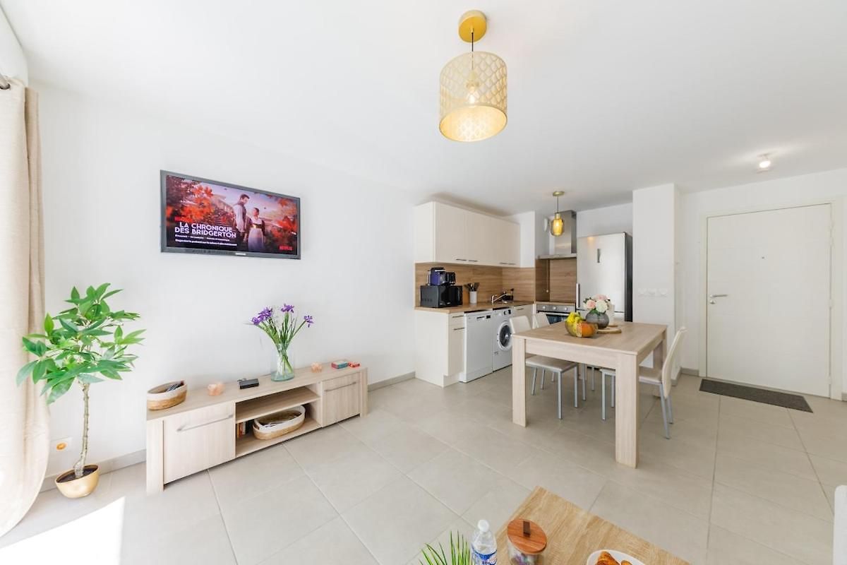 Lumineux T2 Avec Balcon, Netflix à Appartement Nice