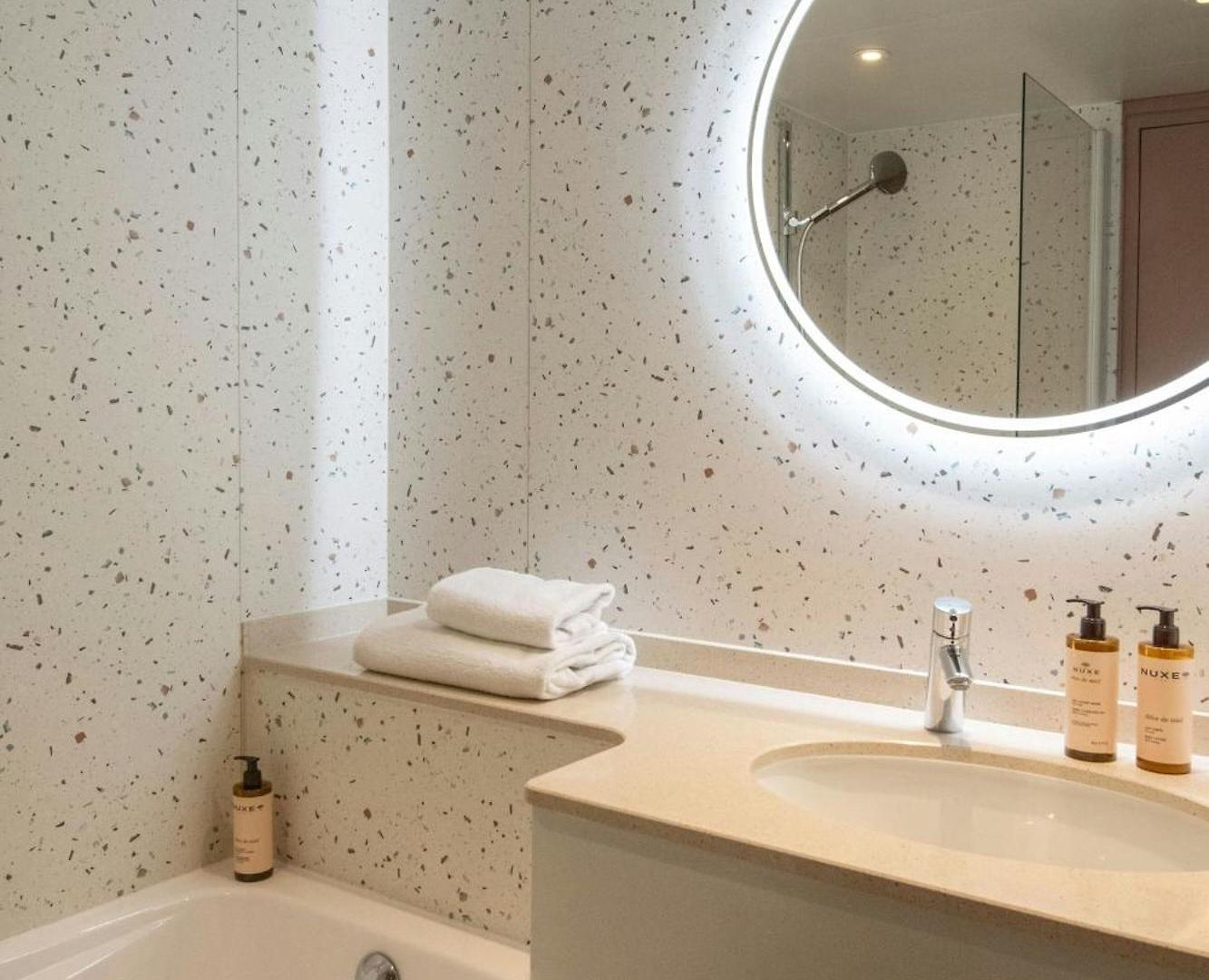 Mercure Centre Notre Dame 4*