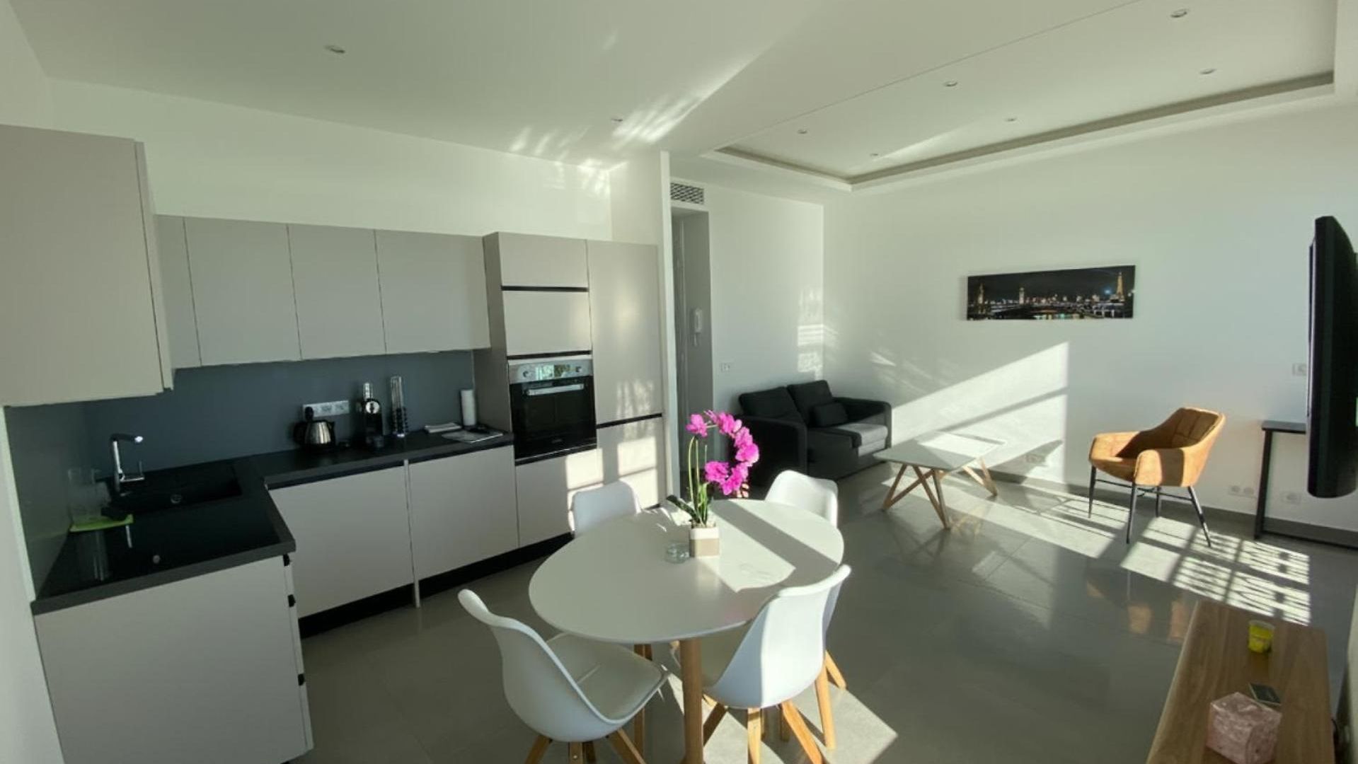 219 Promenade *