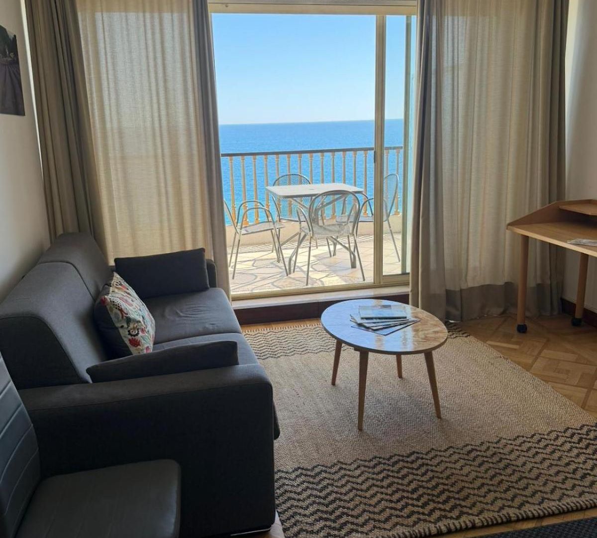 Appartement Avec Vue Sur La Promenade Des *