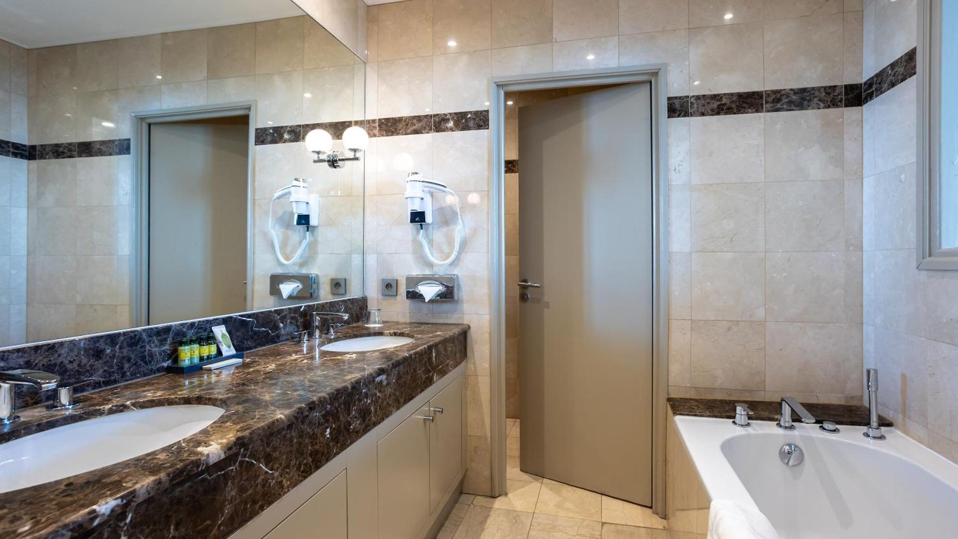 Hotel Westminster & 4*