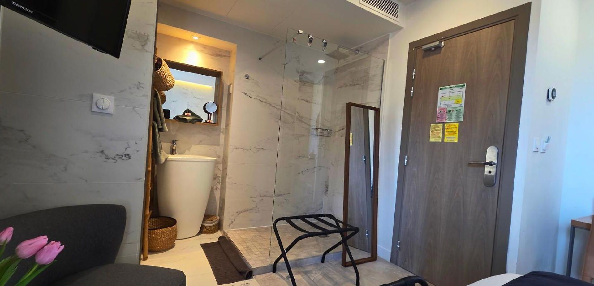 Hotel Le Petit Trianon Et Le Charme Des 2*