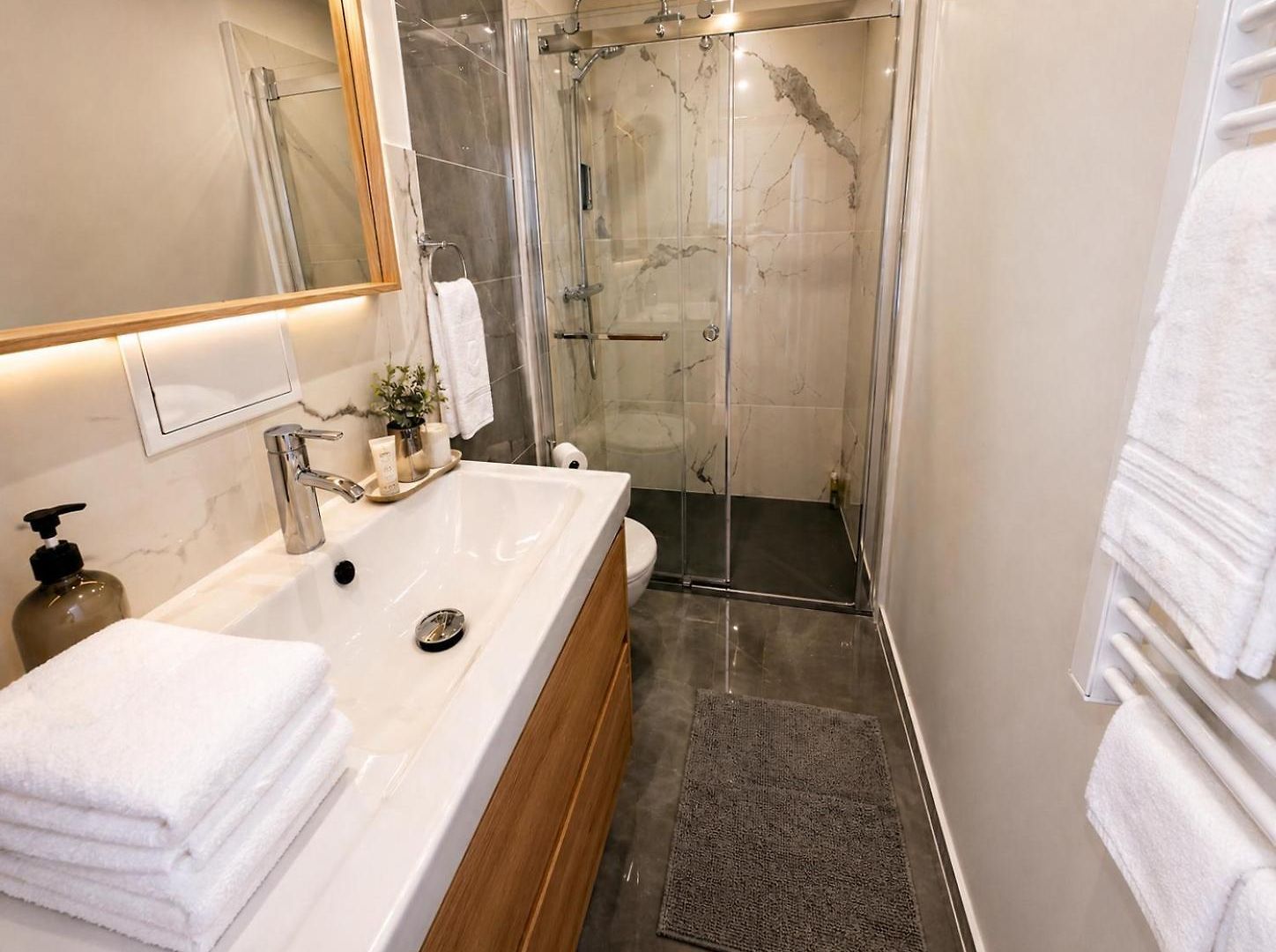 Lovely Renovated Golden Square Pedestrian Appartement *
