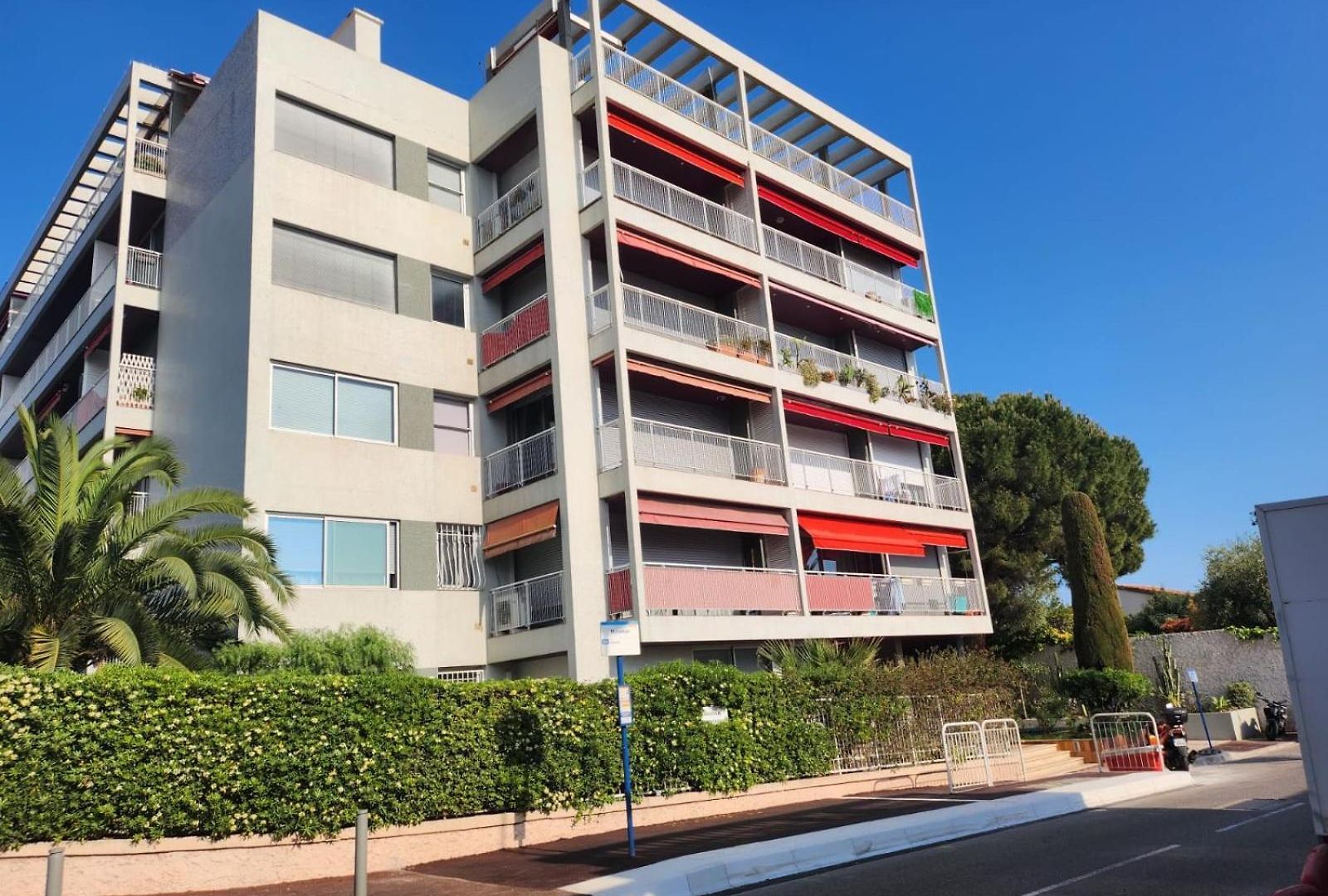 Appartement Studio- Mont Boron, Piscine Sur La
