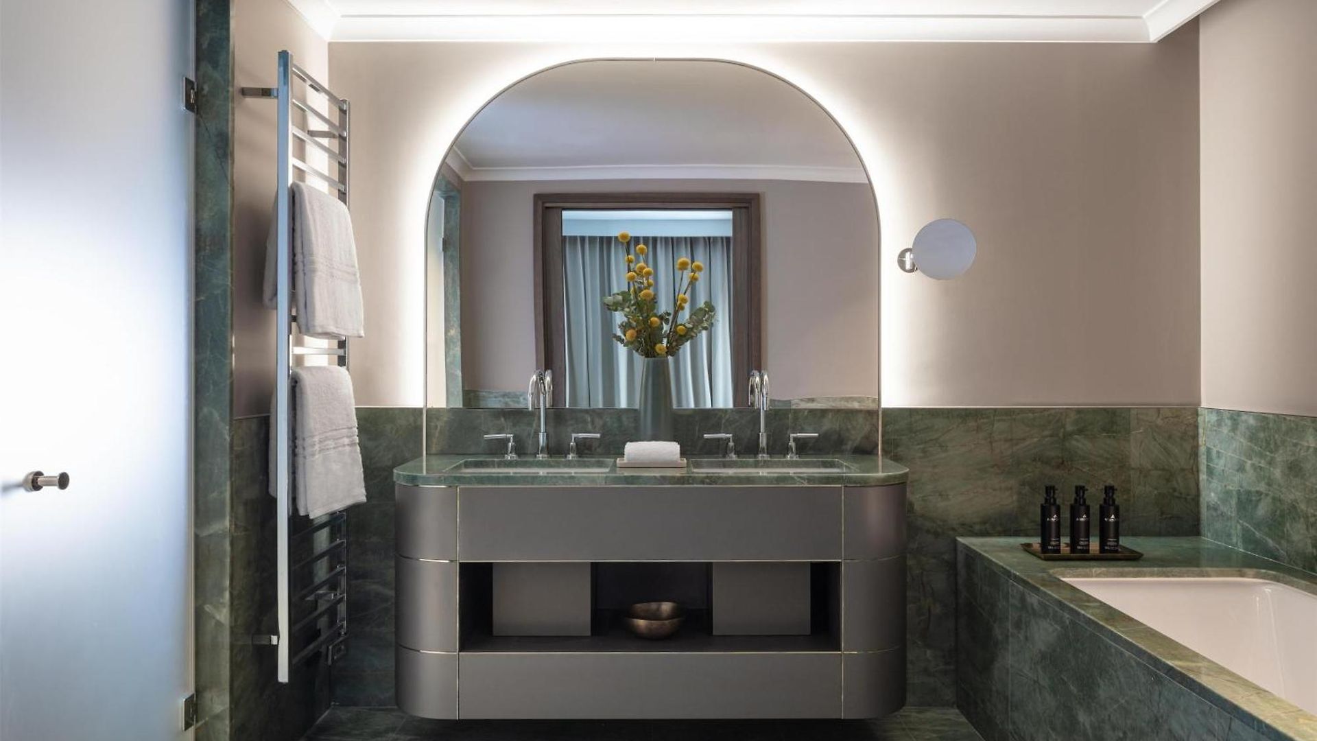 Hotel Anantara Plaza - A Leading Of The World