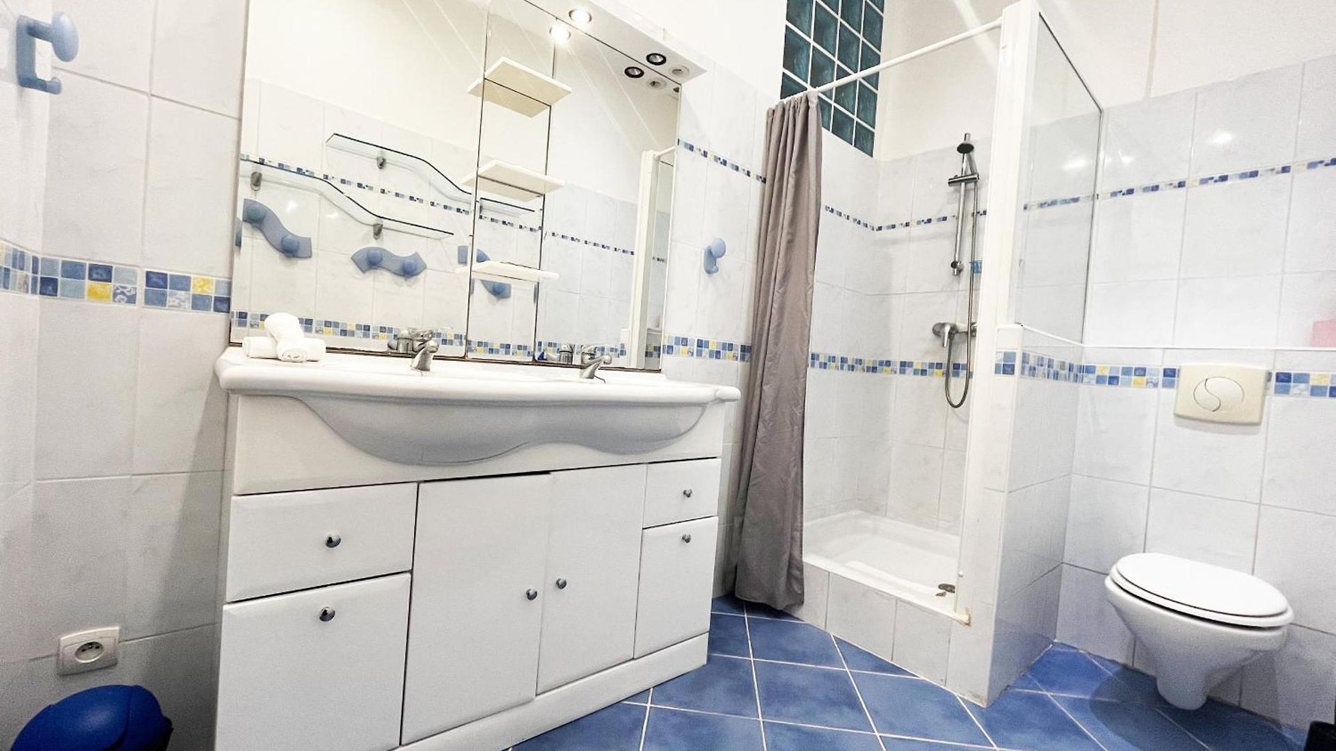 Apartment Riviera: Old Town Getaway, Steps From 3*
