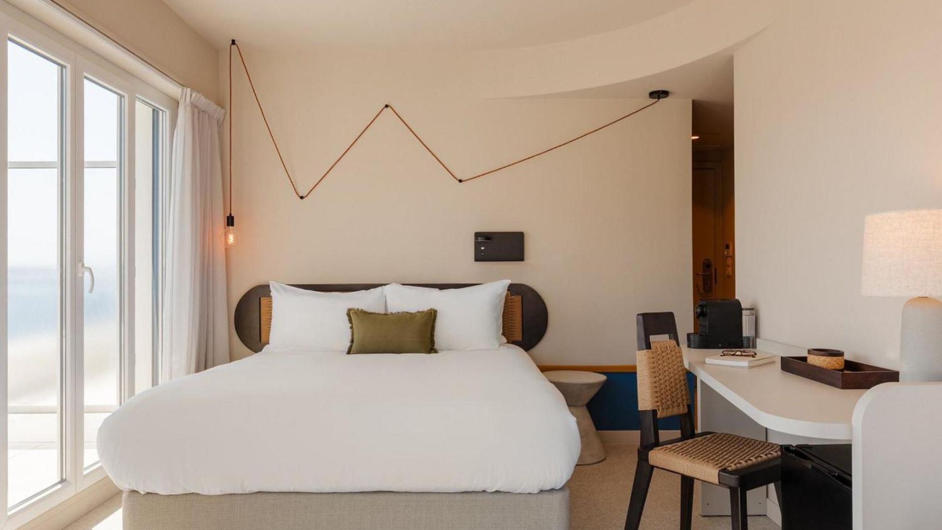 Crisol Promenade Hotel *