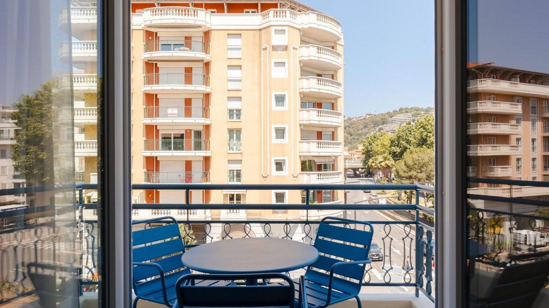 Crisol Promenade Hotel