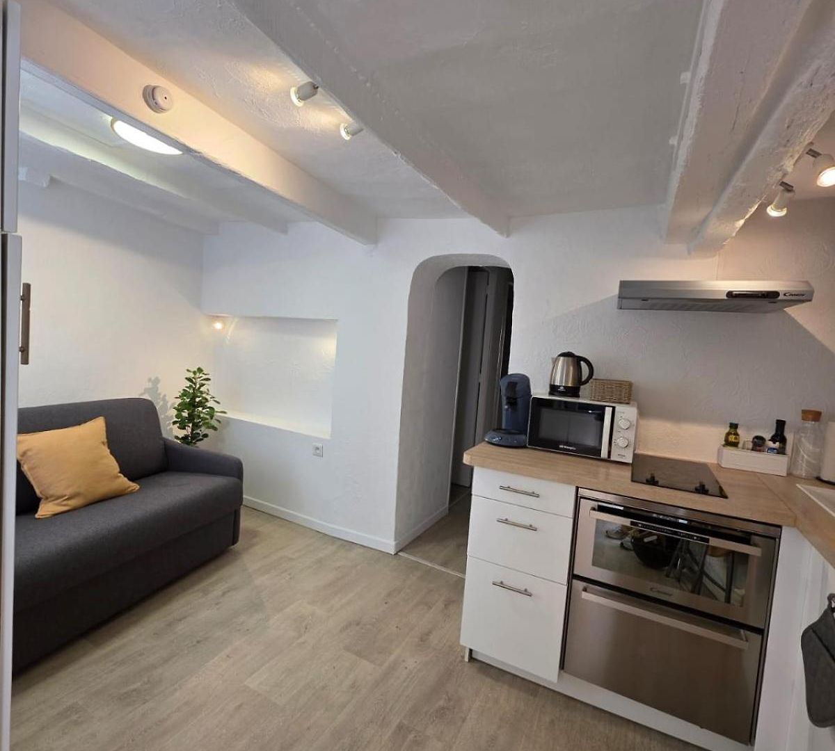 Appartement Vieux-nice 2 Pièces Proche Nice
