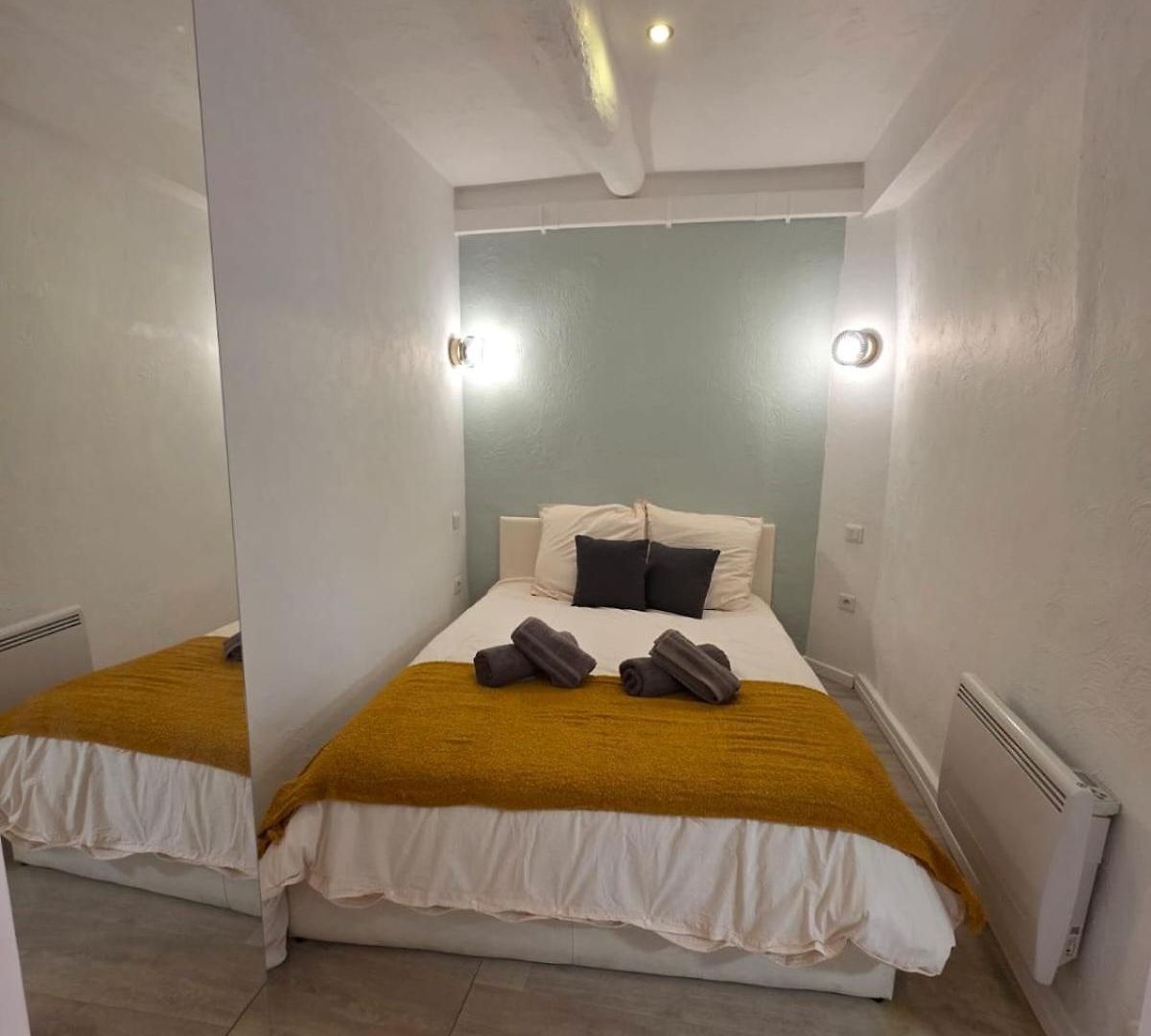 Appartement Vieux-nice 2 Pièces Proche *