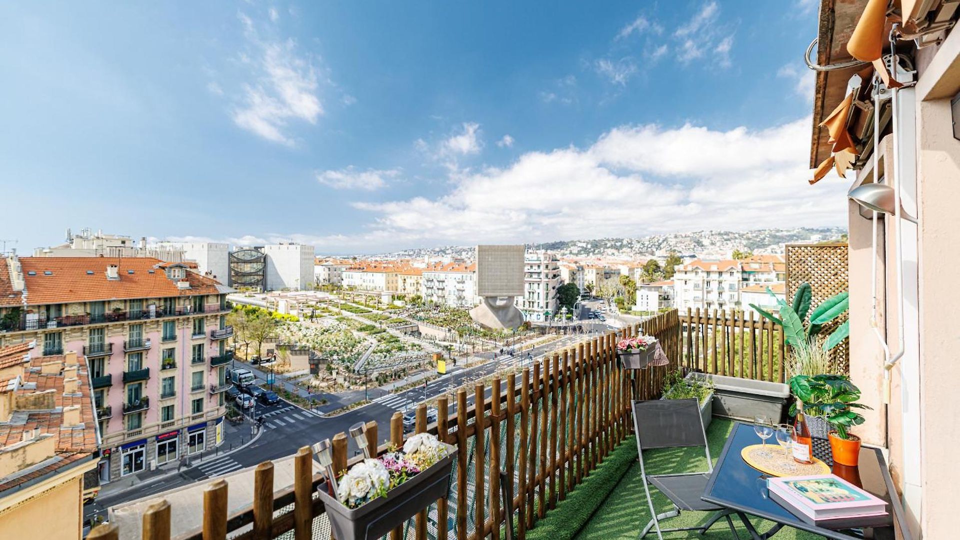 Open Sky Terrace Lage 1 Bdr & Parking * Nice