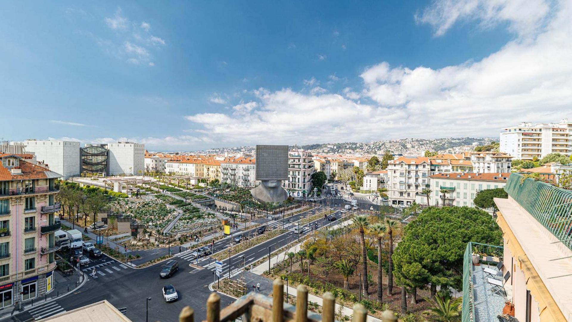 Open Sky Terrace Lage 1 Bdr & Parking *