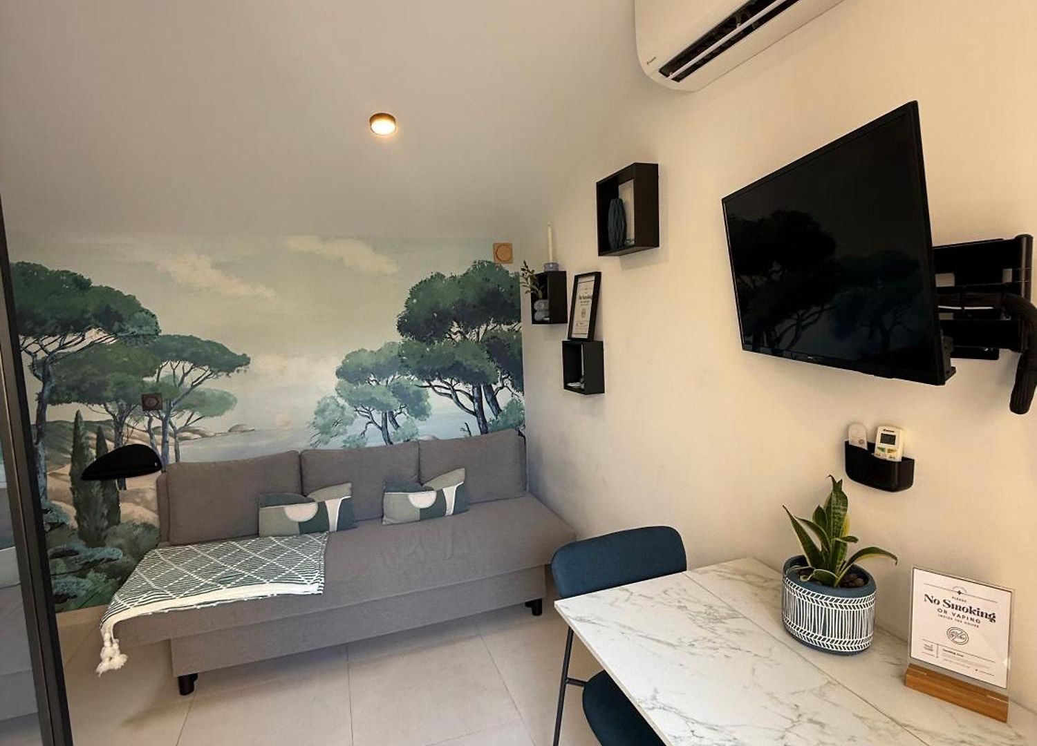 Appartement Coastal Gem - Private Parking & Air Conditioning *