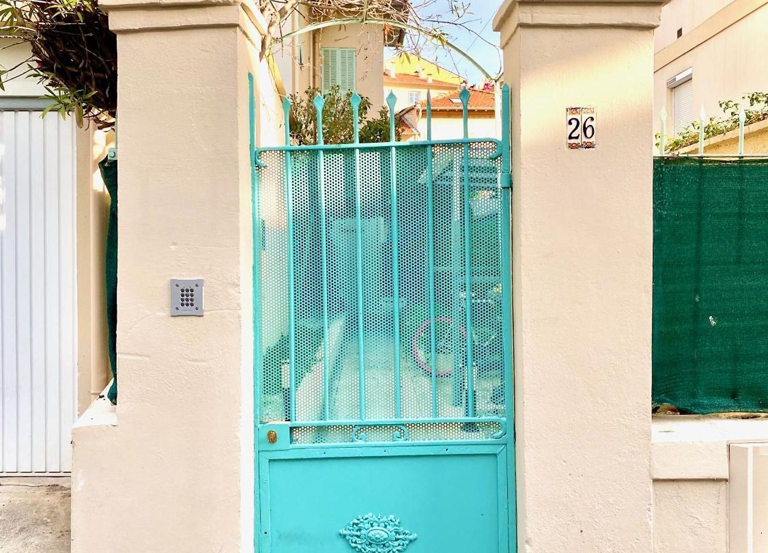 Appartement Coastal Gem - Private Parking & Air Conditioning *