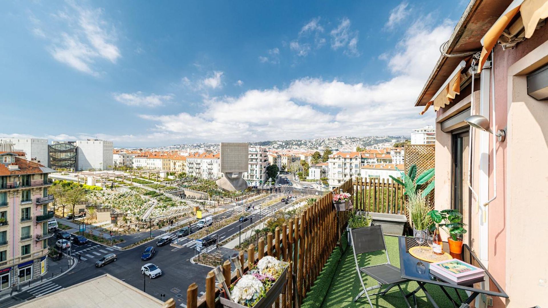 Open Sky Terrace Lage 1 Bdr & Parking