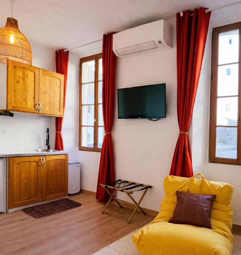 Rénové Climatisé Confort - Lit Queen Size - Emplacement Idéal Près Des Plages Appartement Nice