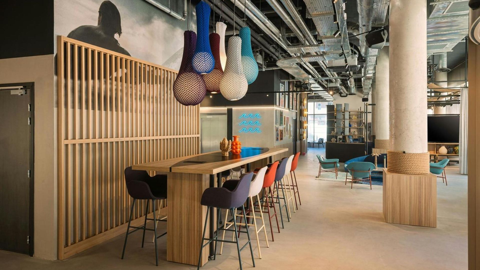 Moxy 3*