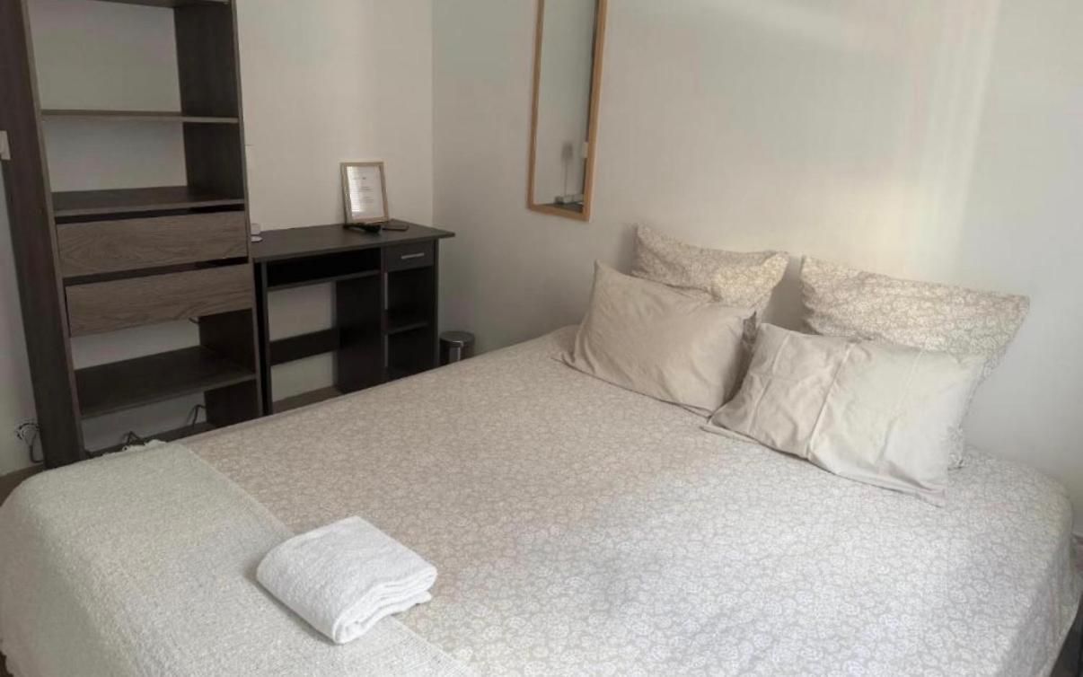 Location In Private Security With Free Parking, 6 Min To Center, 1 Min For Transports Available Séjour chez l'habitant