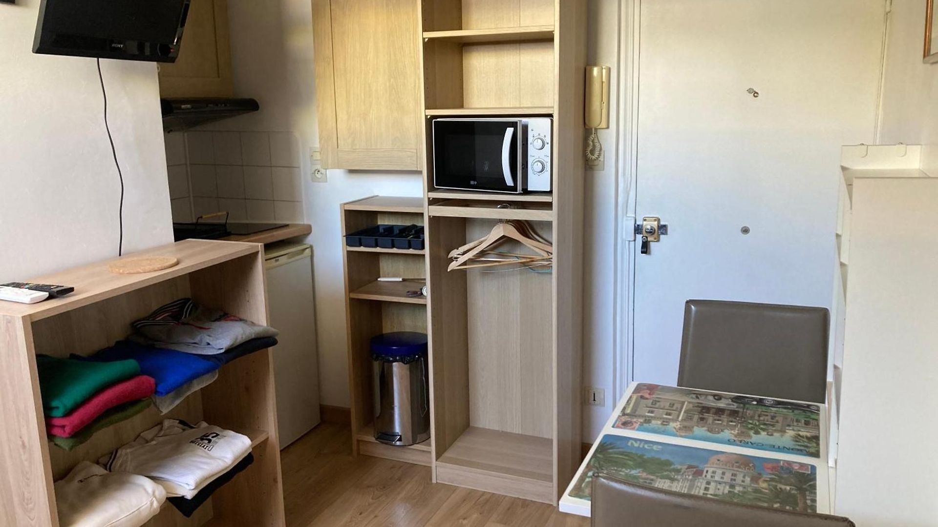 Apartment Mansarde Plein Centre Et A 5 Mn Des Plages