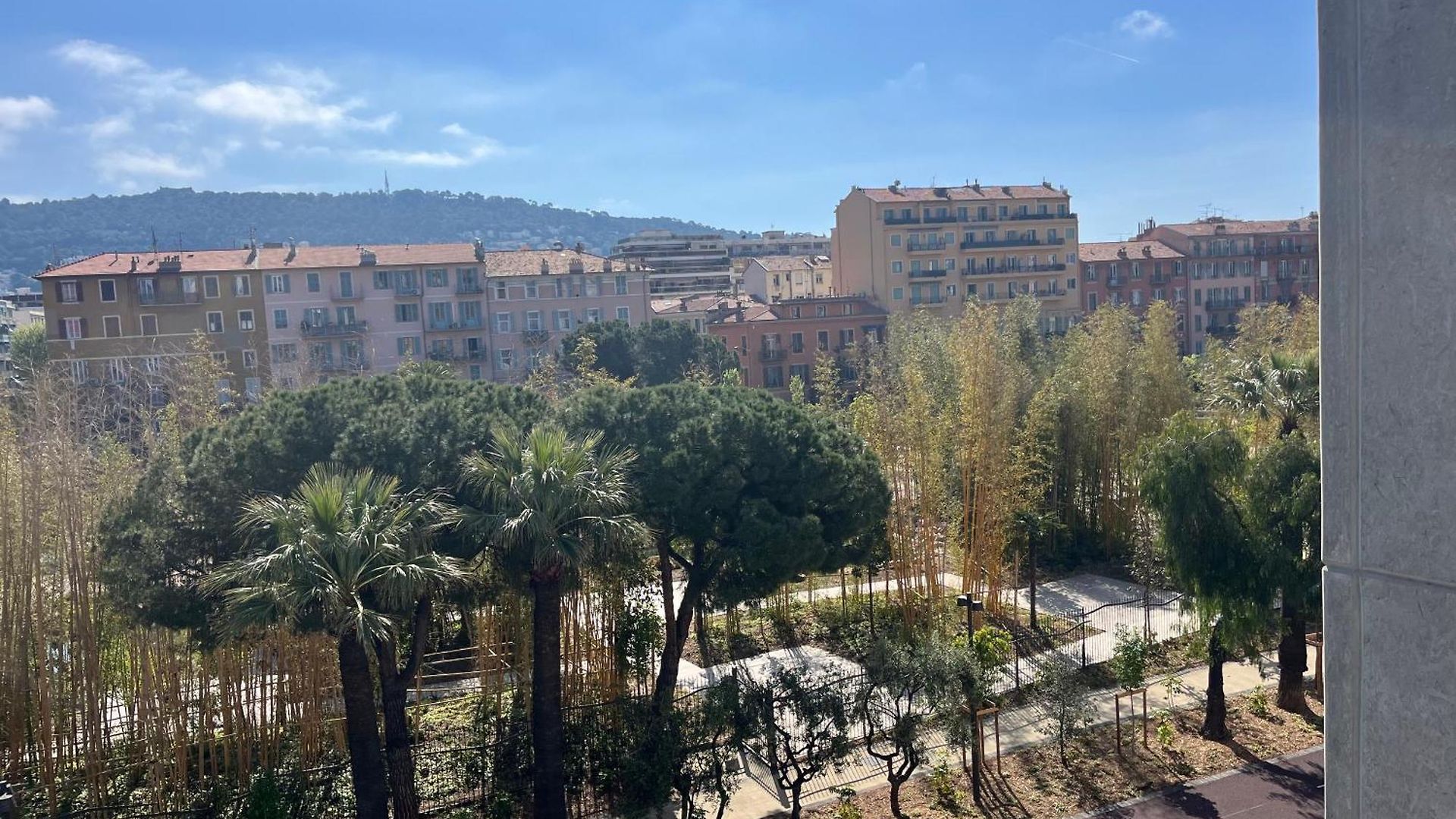 3 Pièces Au Pied De La Promenade Du Paillon Appartement Nice