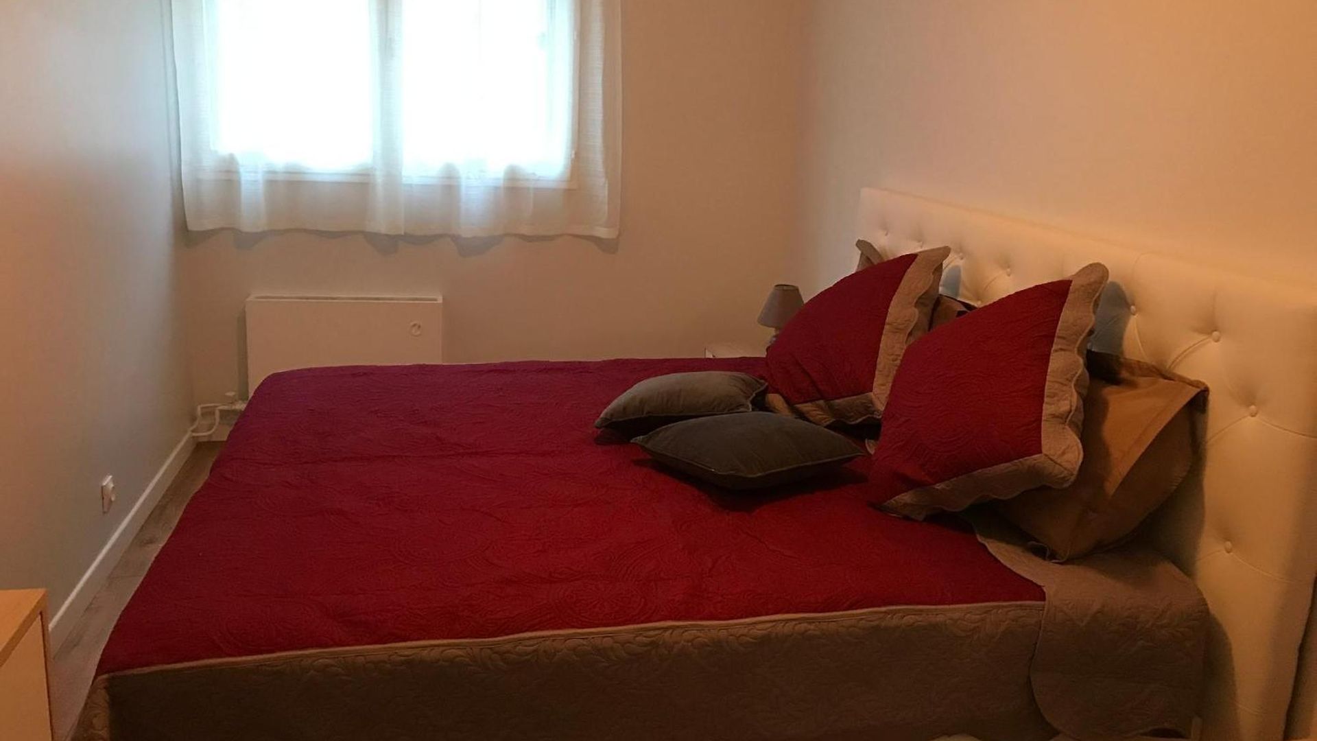 Spacious 2 Bedroom 1 Block From Beaches - And The Tram * Nice