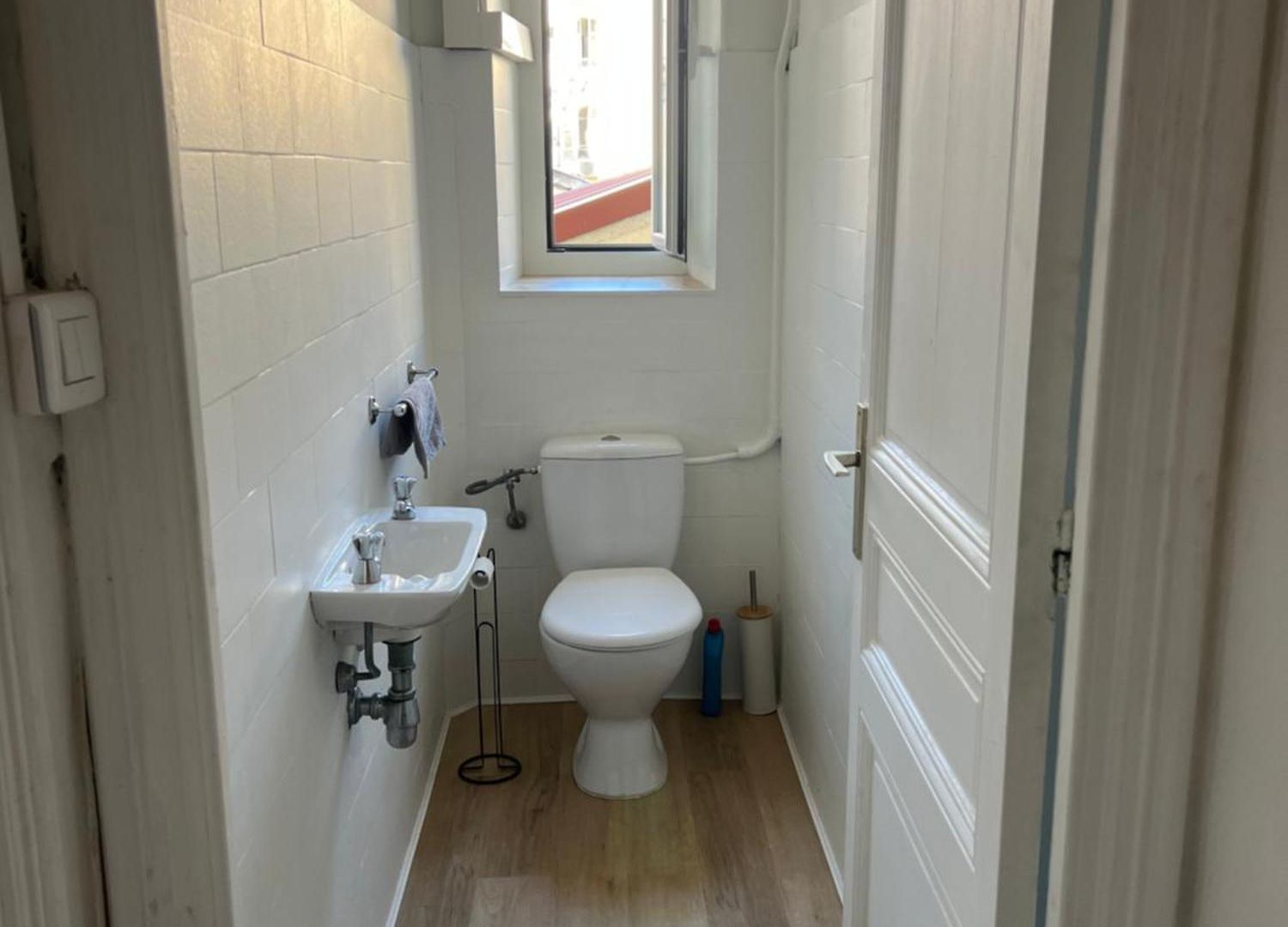 Beautiful Spacious Air Conditioned - Center Apartment *