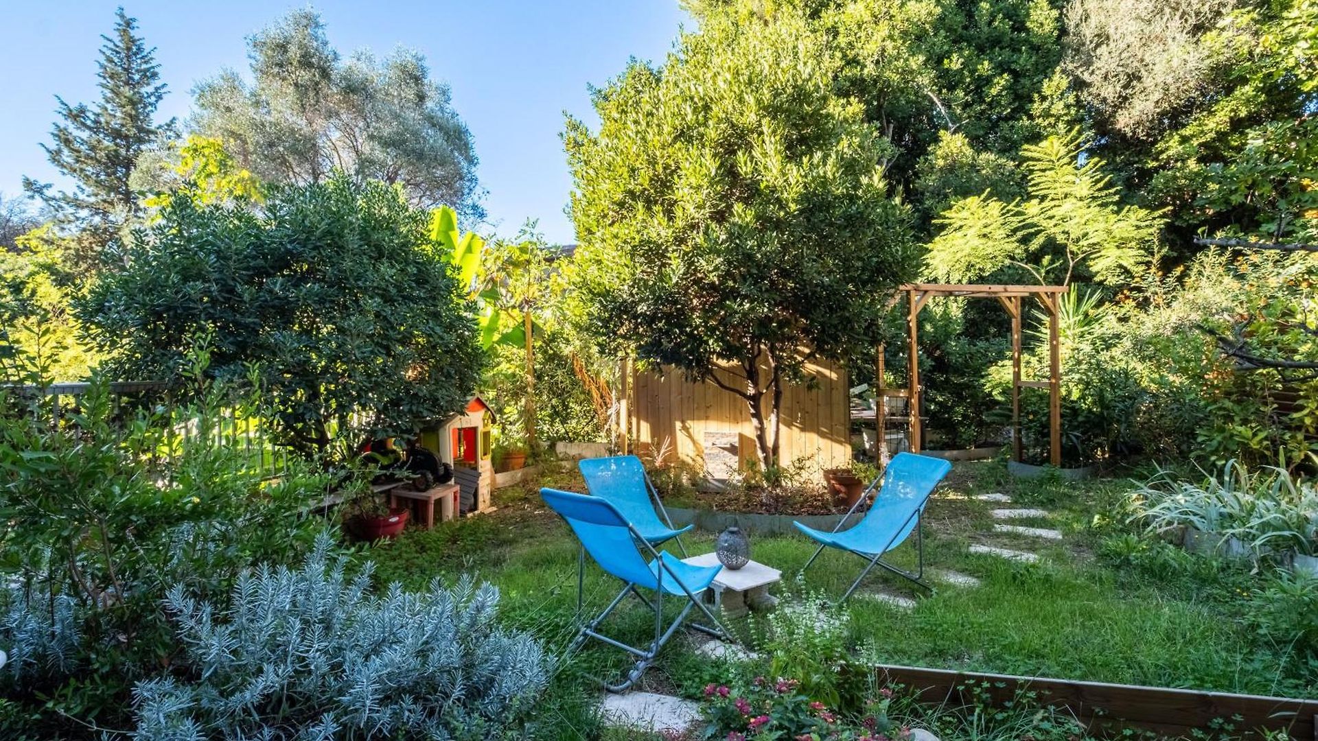 Spacieux En Rez De Jardin