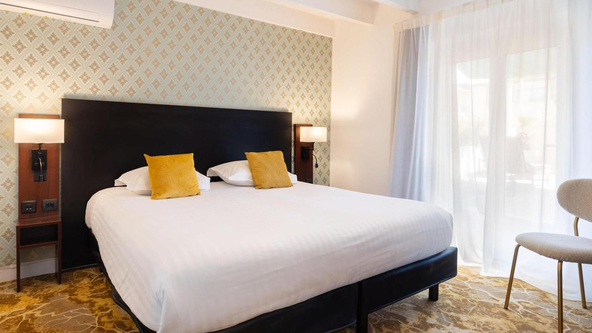 Western Brice Garden Hotel 4*
