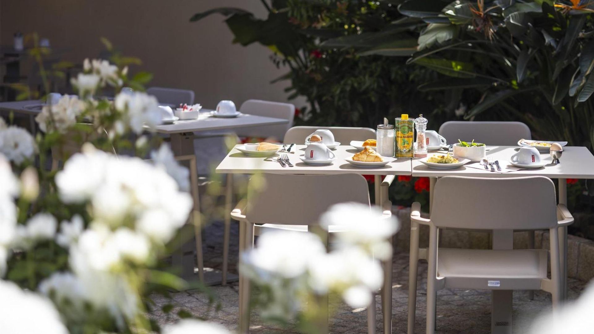 Western Brice Garden Hotel