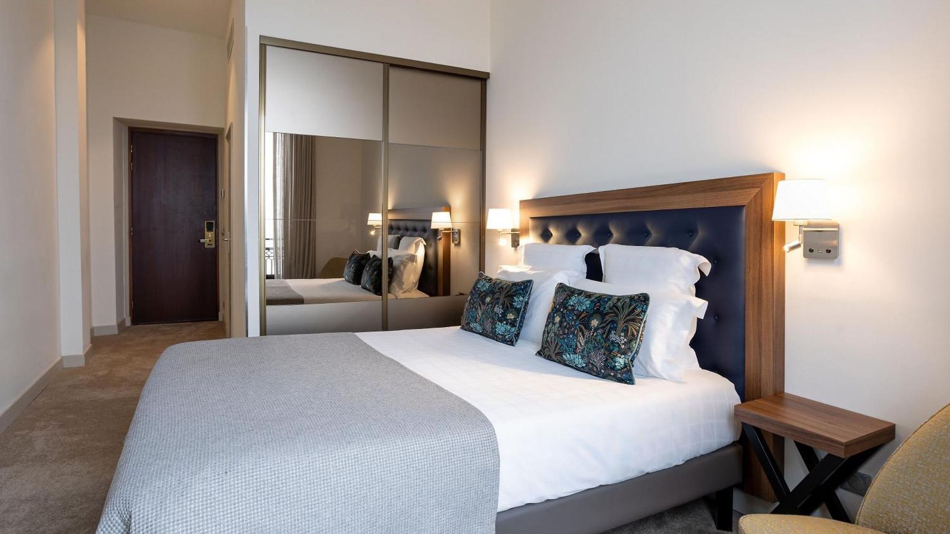 Westminster & 4* Nice