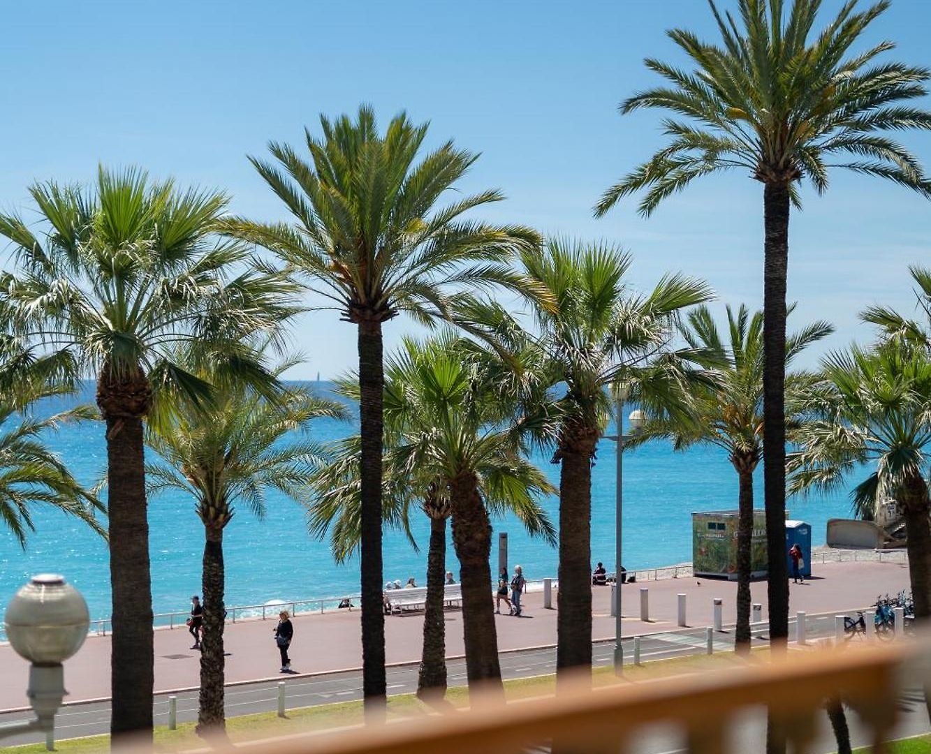 Promenade Des *