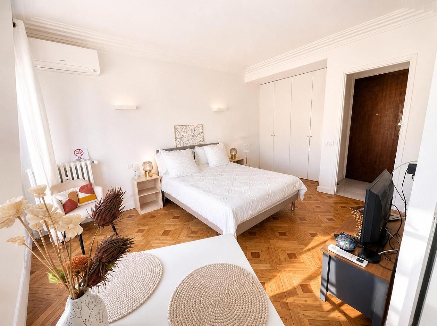 Renovated With Balcony & Side Sea View 25 Bis Promenade Des Appartement *