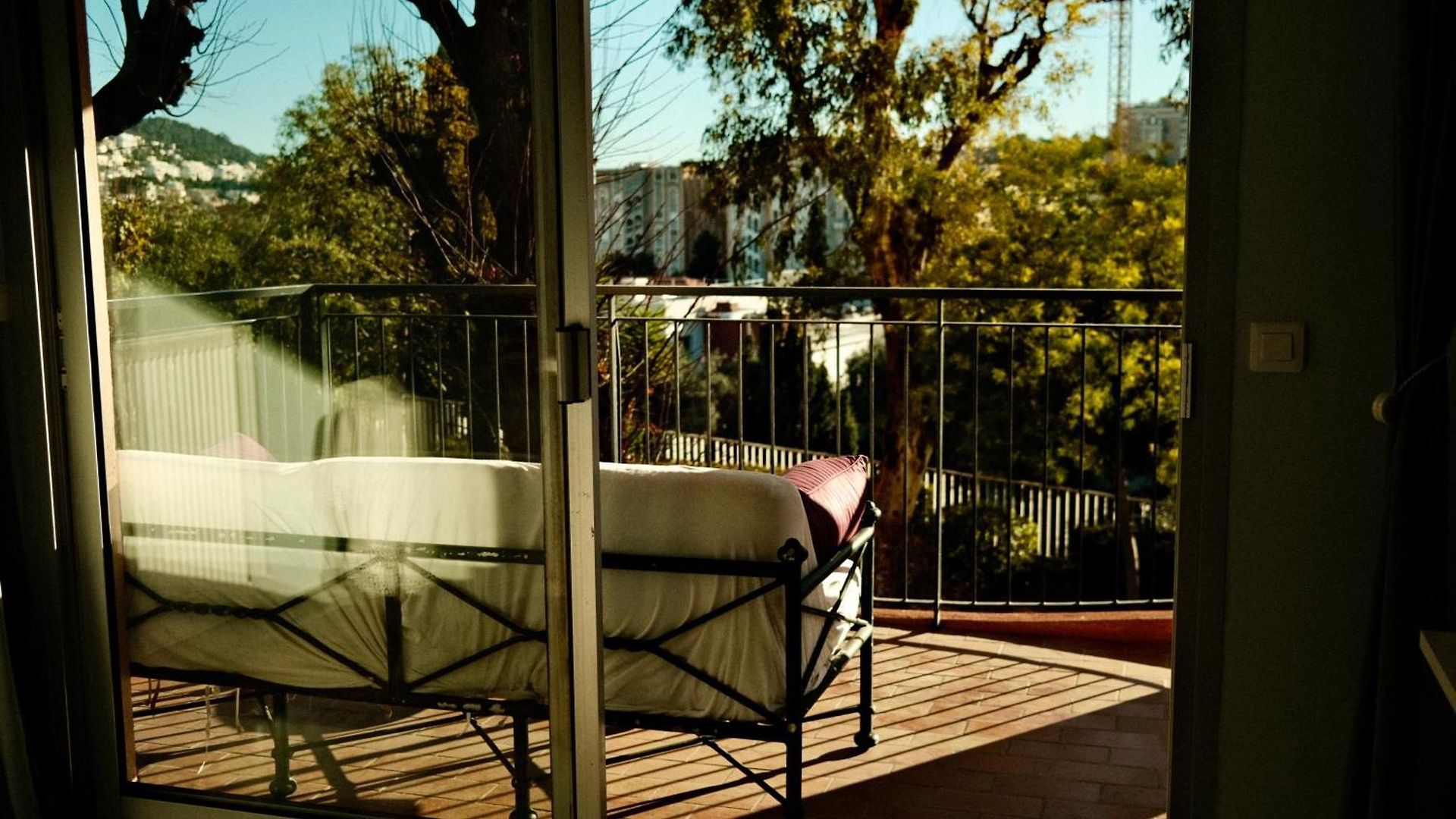 2 Pièces Avec Terrasse En Résidence Privée *
