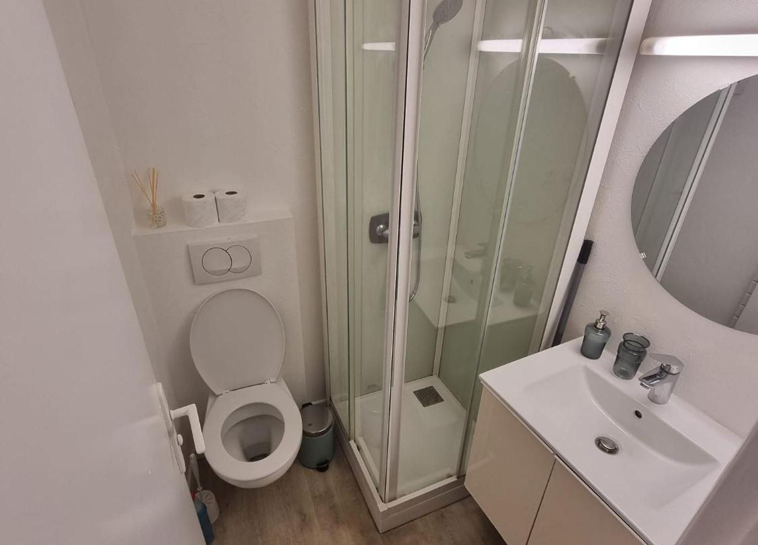Petit Duplex, Vieux Nice, Proche A La