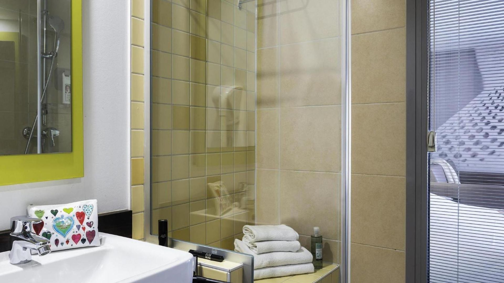 Ibis Styles Centre Port 3*