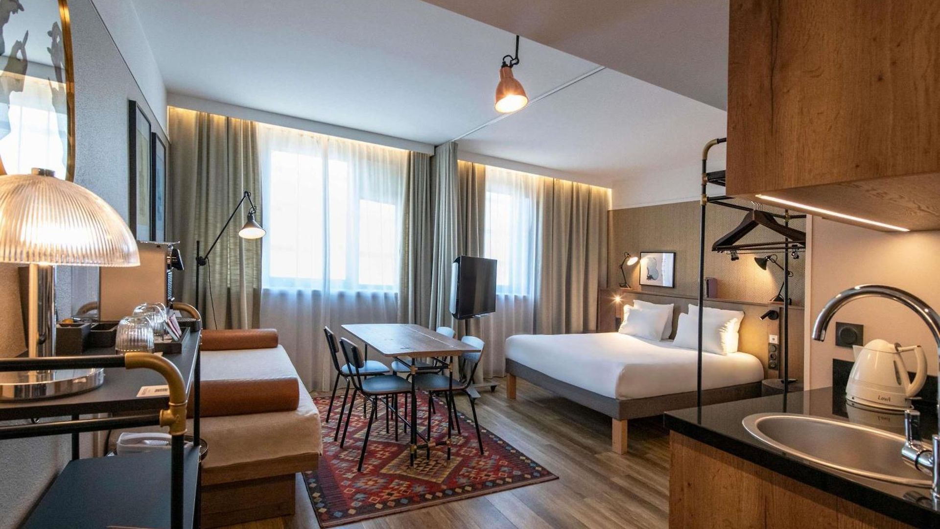 Novotel Airport 4*