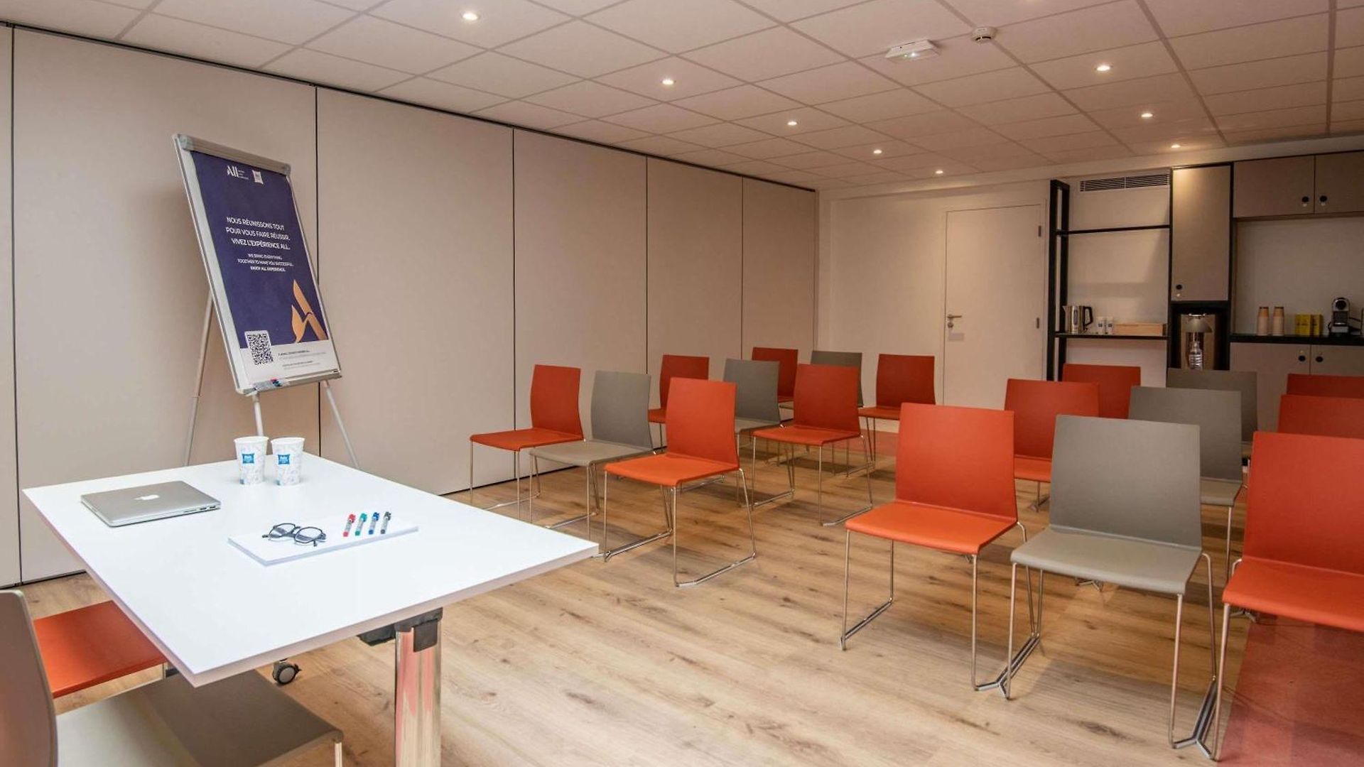 Ibis Budget Californie Lenval Hotel 2*