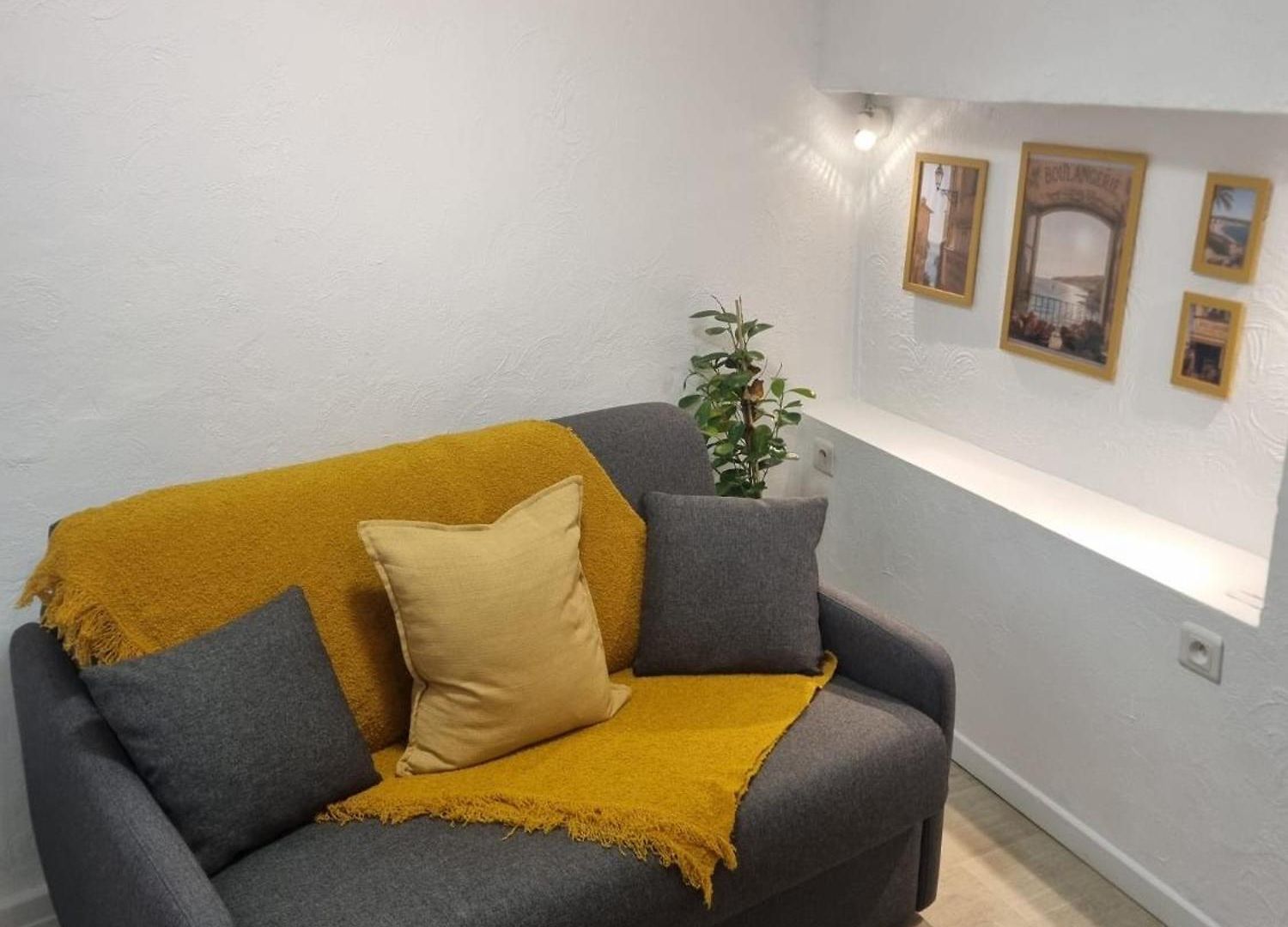 Appartement Vieux-nice 2 Pièces Proche Nice