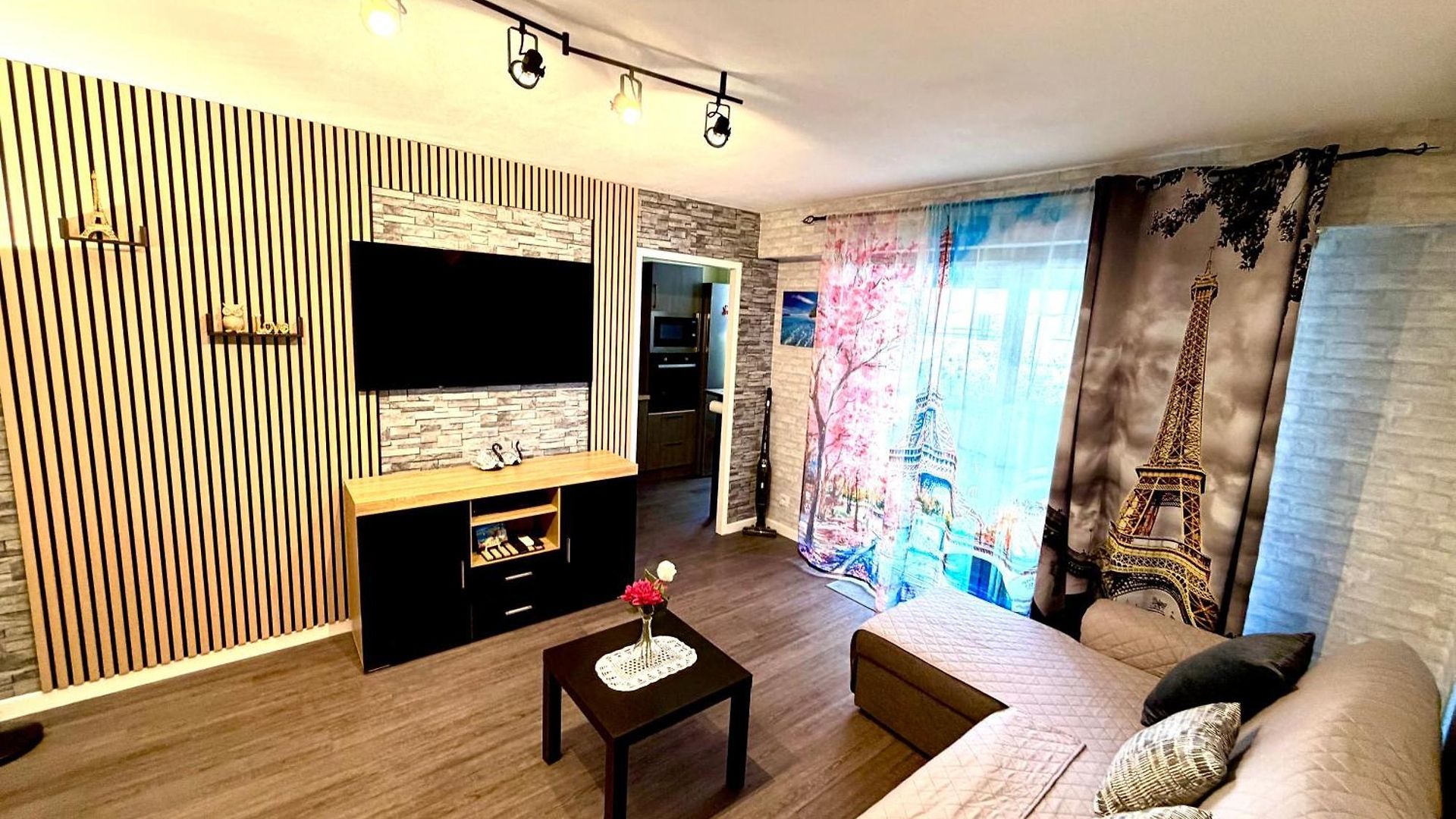 Apartment Center Side Free Paddle Beautiful Terrace