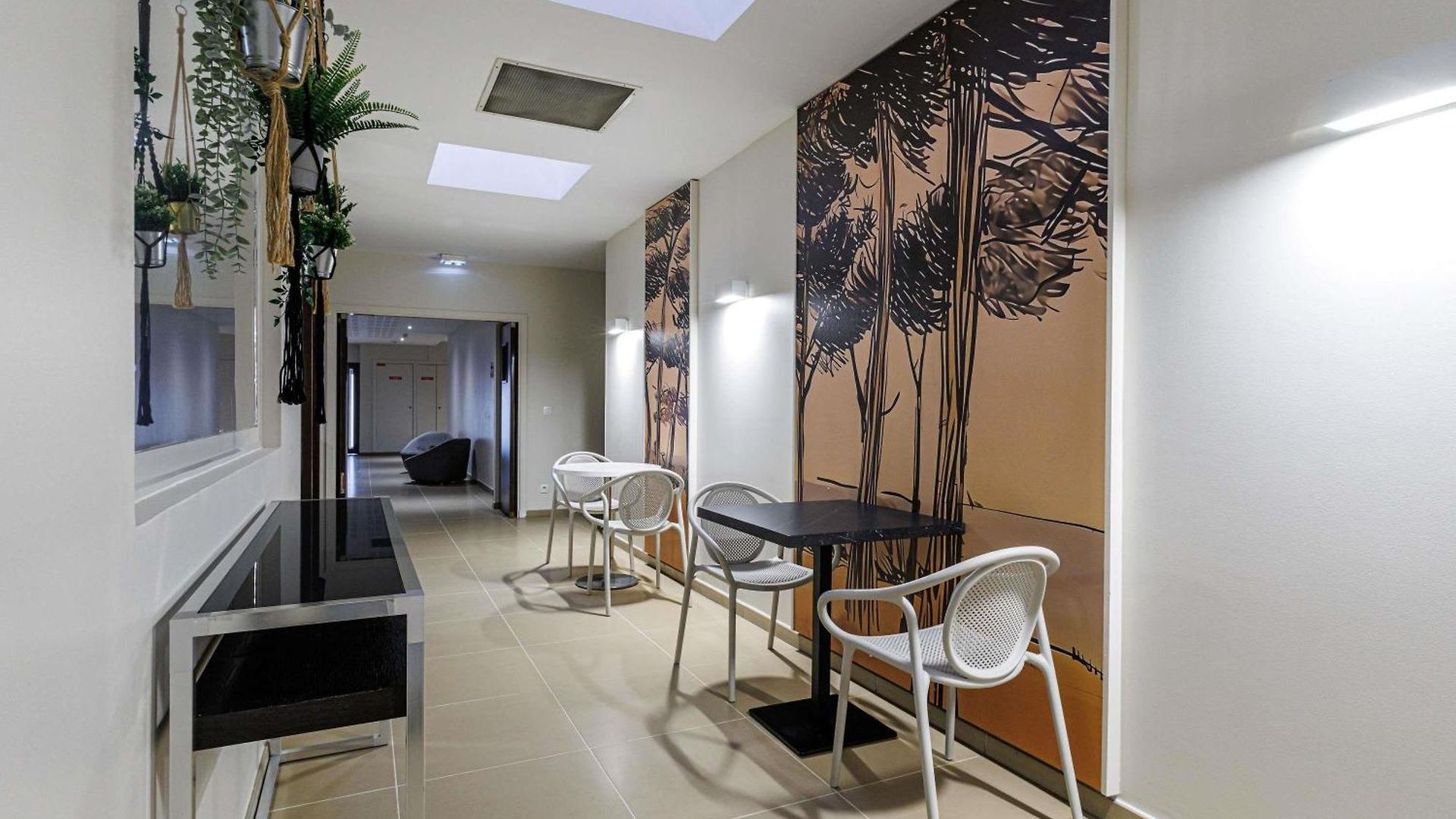 Adagio Centre 3*