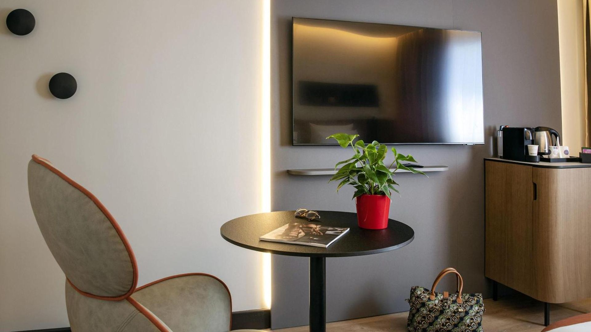 Novotel Arenas Aeroport Hotel 4*
