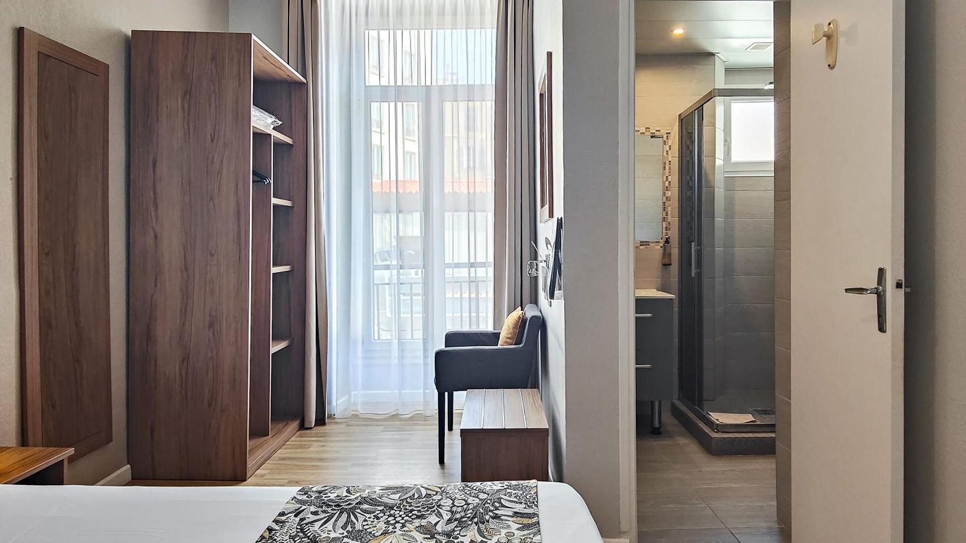 Helvétique Hotel