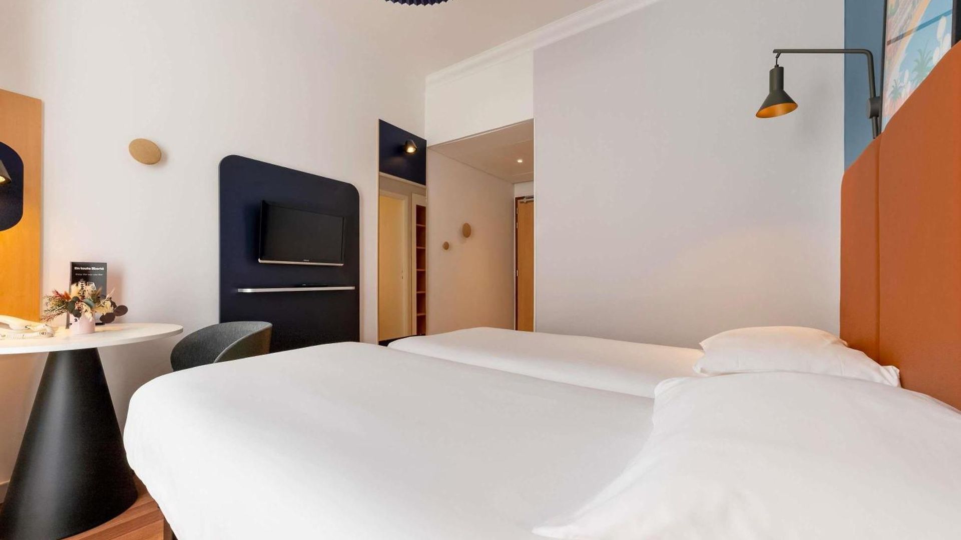 Ibis Centre Notre Dame Hotel 3*