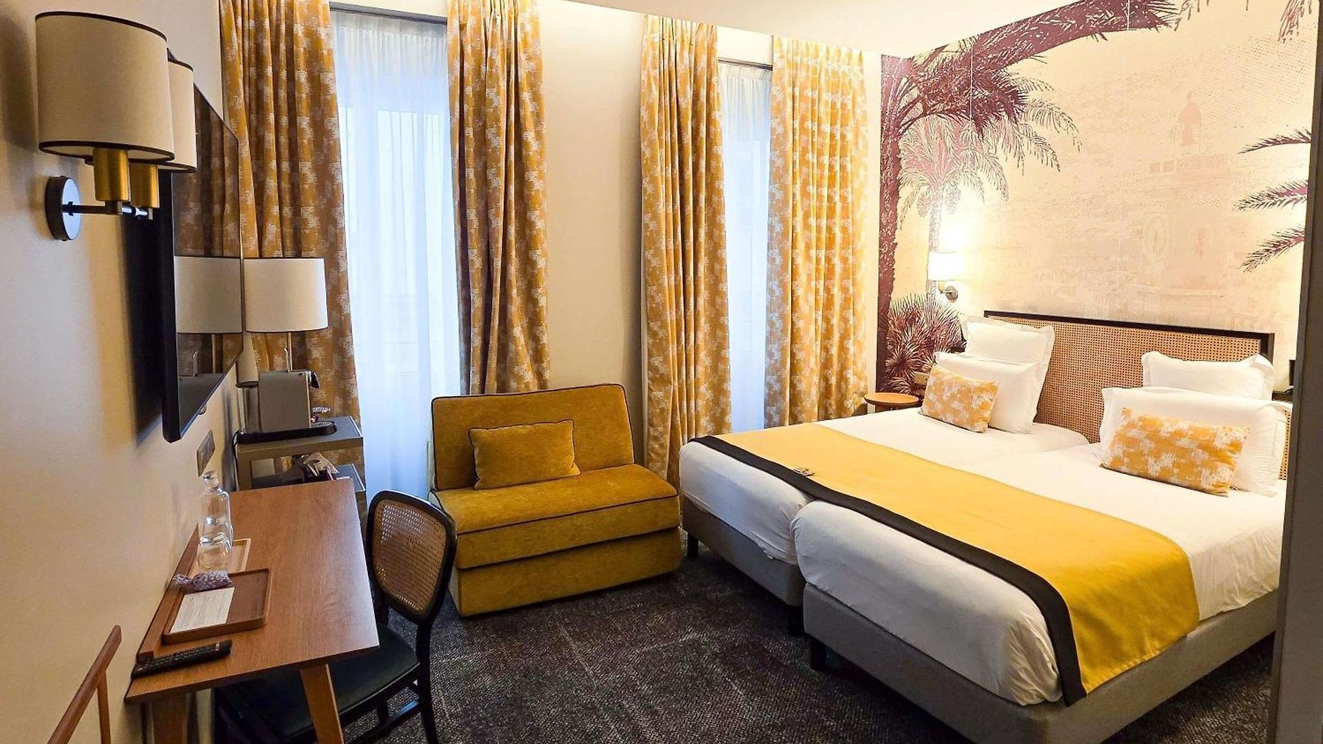 Mercure Marché Aux Fleurs Hotel 4*